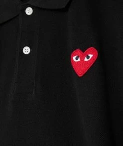 Comme Des Garçons Play Red Heart Polo Shirt -Camisas Ventas AZ T006 051 1 sivasdescalzo COMME DES GAR ONS POLO SHIRT WITH RED HEART DETAIL 1608118901 2