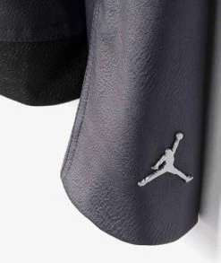 Jordan Women's New Classics 2.0 Jacket 6 Jordan Women's New Classics 2.0 Jacket -Camisas Ventas DJ2716 010 sivasdescalzo Jordan W J NEW CLASSICS 2.0 TOP 1643988285 3