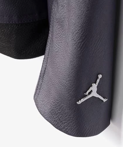 Jordan Women's New Classics 2.0 Jacket 3 Jordan Women's New Classics 2.0 Jacket - Imagen 3